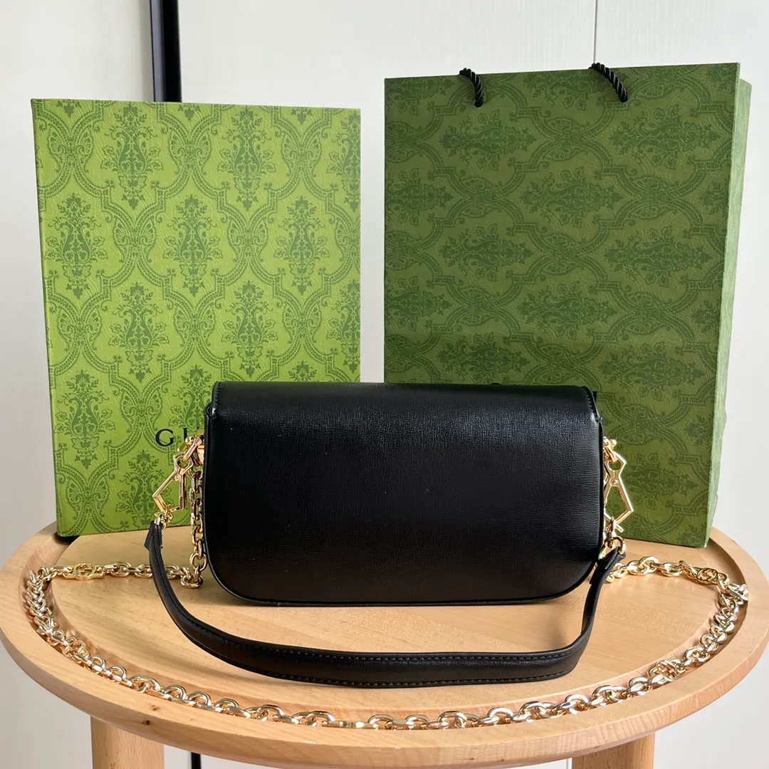 Actual shot #💰280 Style number: 735178 black leather Size: 24✖️13.5✖️7.5cm Gucci Horsebit 1955 baguette Xiaohongshu’s new backpack has 2 shoulder straps, can be carried in the hand, cross-body, or under the armpit. It is flatter and longer than the regular 1955 saddle bag. The chain is very textured. It is perfect for taking pictures when going out👍