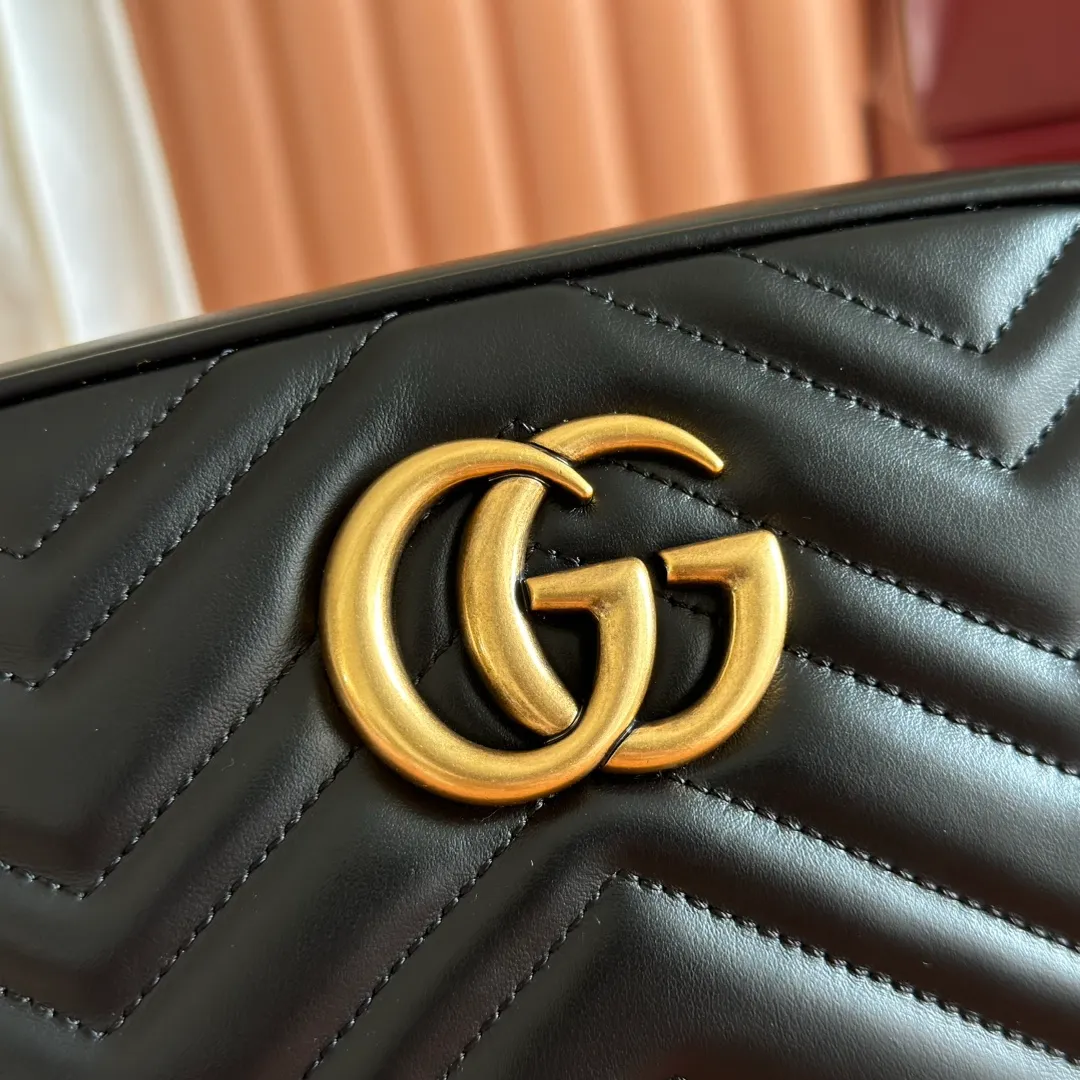 520. 📣📣📣【Original leather accessories🌈Full set of counter packaging】🔥🔥Have you received the addictive beautiful bag? GG Marmont series, 🐂The elegant and exquisite design has captured the hearts of many girls! At the same time, it is also a must-have versatile item for global experts! Super awesome! Model: 447632. Size: 24*12*7cm.