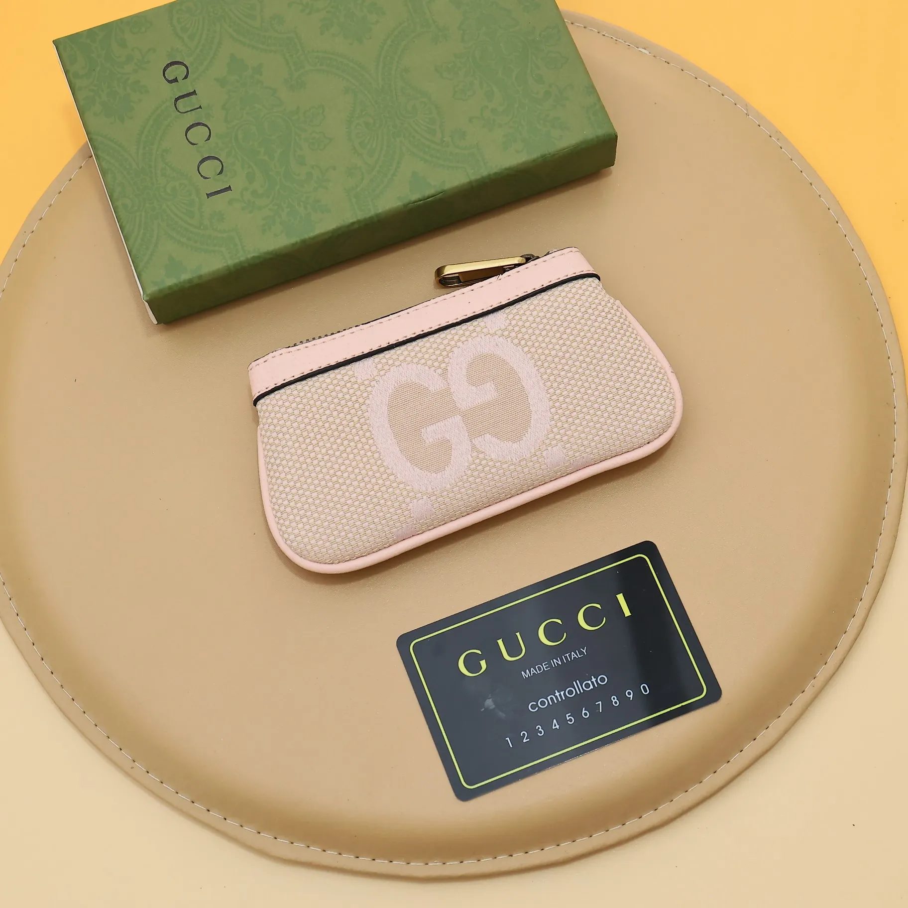 ￥140 GUCCI’s new small coin purse ~ lipstick bag🧃🧃 is made of imported calfskin with embroidered wavy pattern, 🧃🧃 matched with exquisite original factory bronze double G hardware 🧃🧃, flexible and unique hook buckle, small and exquisite, great effect, model: 671722, size: 12.5x7x1.5cm Color: pink cloth/pink U