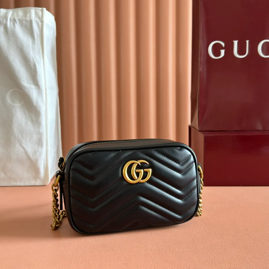 p960. 💋💋💋【Full set of packaging at the counter】🔥🔥"Marmont Italian original leather"‼ ‼ Have you picked up the addictive Gucci bags? The elegant and exquisite design of the GG Marmont series has captured the hearts of many girls! At the same time, it is also a must-have versatile item for global experts! Super awesome! Model: 448065. Size: 18*12*6.