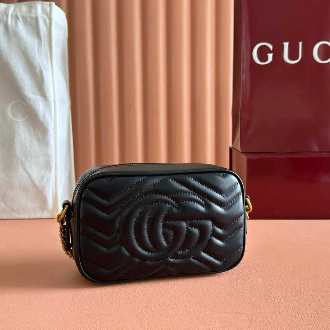 p960. 💋💋💋【Full set of packaging at the counter】🔥🔥"Marmont Italian original leather"‼ ‼ Have you picked up the addictive Gucci bags? The elegant and exquisite design of the GG Marmont series has captured the hearts of many girls! At the same time, it is also a must-have versatile item for global experts! Super awesome! Model: 448065. Size: 18*12*6.