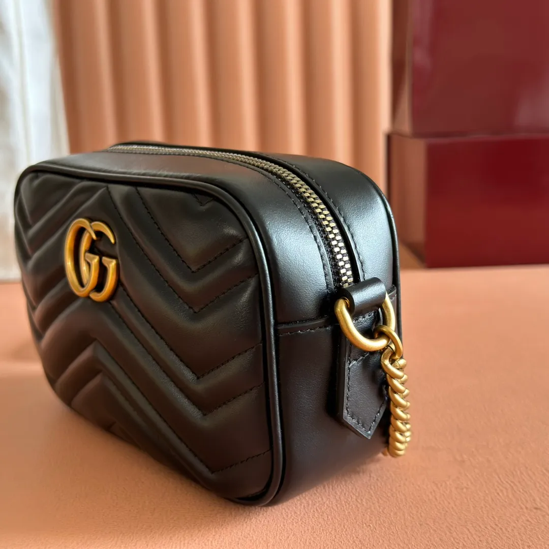 p960. 💋💋💋【Full set of packaging at the counter】🔥🔥"Marmont Italian original leather"‼ ‼ Have you picked up the addictive Gucci bags? The elegant and exquisite design of the GG Marmont series has captured the hearts of many girls! At the same time, it is also a must-have versatile item for global experts! Super awesome! Model: 448065. Size: 18*12*6.