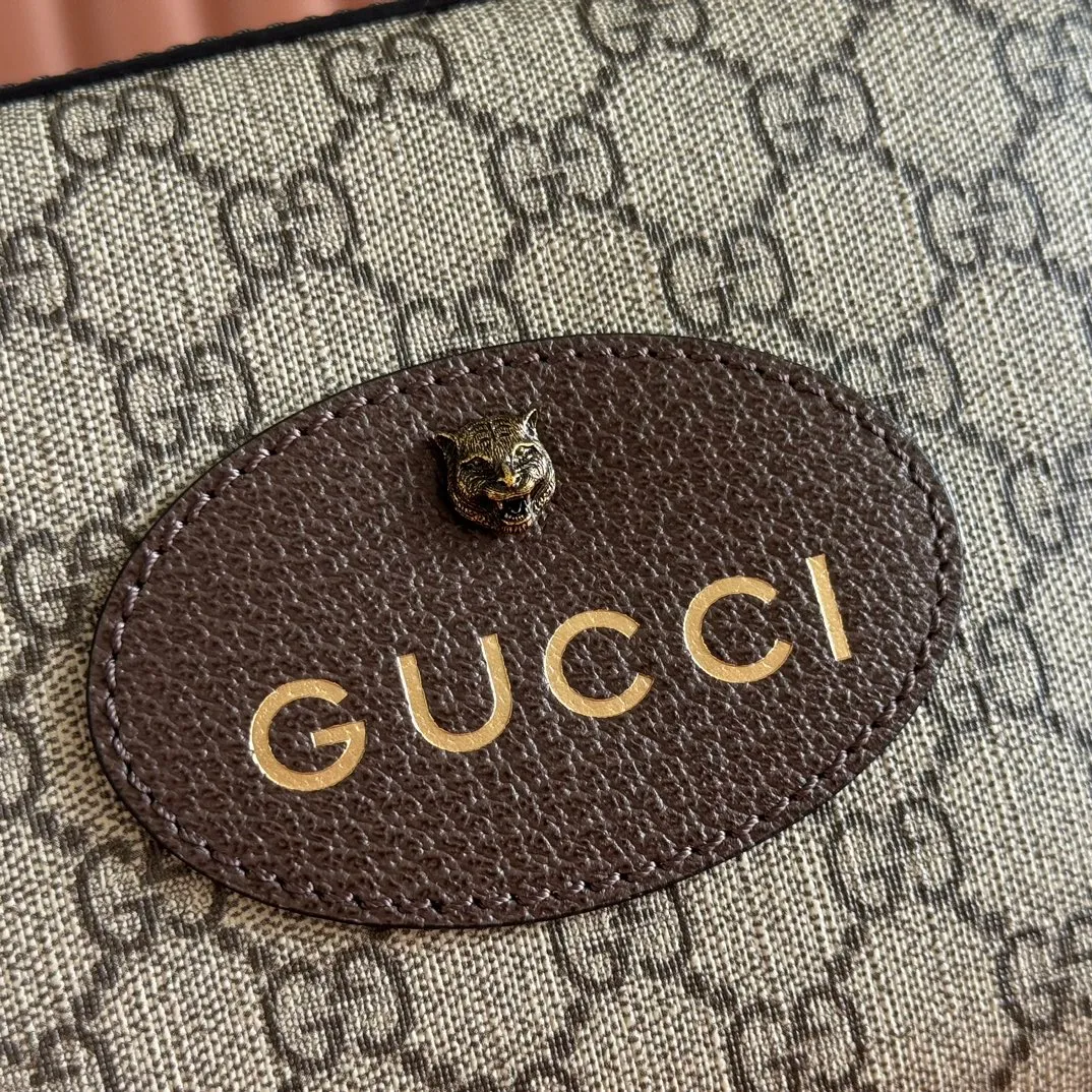 p760. 📣📣📣【Original leather accessories🌈 Equipped with full set of counter packaging】Upgraded version of full copper tiger head🔥🔥Gucci Supreme tiger head camera bag is a unisex model. Xiao Zhan and other major celebrities love the top 2 street photography. The wide shoulder straps are casual and handsome, and the interior is matched with a small floral lining. The reason I really like it is that it is really resistant to fabrication, and the versatile capacity is super large and can really be packed! Model 476466 Size 24*15*7.5cm Color: PVC with yellow