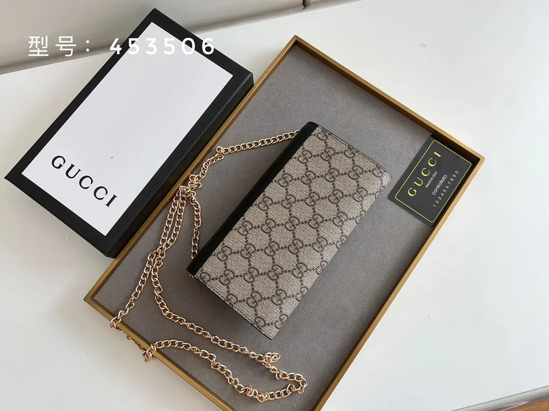 💰190 Top original version💎 GUCCI counter quality #actual shot Brown PVC/black leather. Padlock long chain bag 😍 is made of GG Supreme high-grade artificial leather and equipped with top overseas locking hardware! Style number: 453506# Size: 19x 10x 3.5
