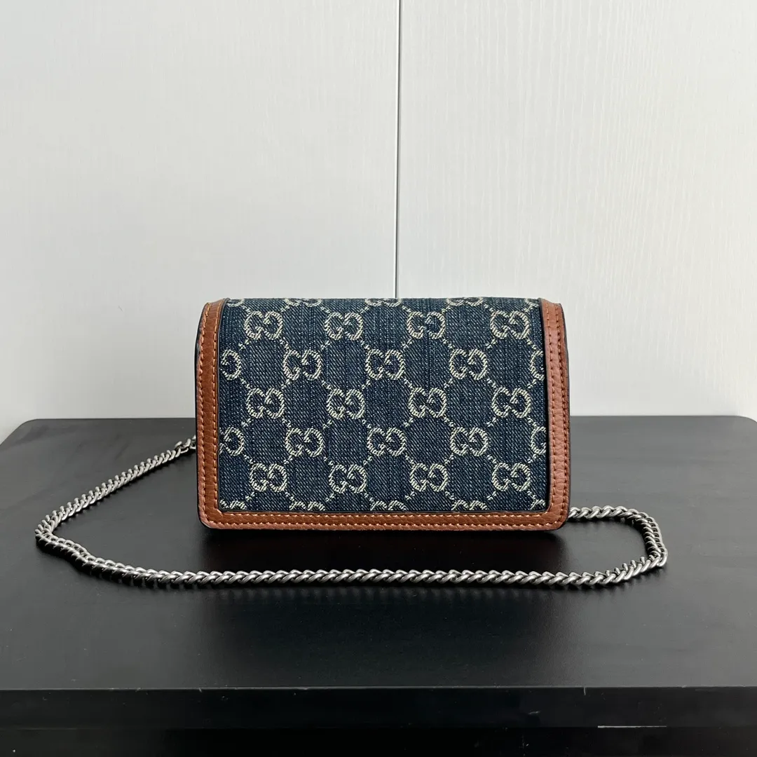 Actual shot #💰260 with box Model: 476432 blue jeans Size: 16.5x10x4.5cm 𝙂𝙪𝙘𝙘𝙞 𝘿𝙞𝙤𝙣𝙮𝙨𝙪𝙨 𝙈𝙞𝙣𝙞 16.5 Xiaogujia’s entry-level small bag is recommended. It’s not worth mentioning. It’s a classic model that can be said to be the symbol of Xiaogujia. The classic mini Dionysian buckle is paired with calfskin. This bag has a very high appearance rate. It is simply a tool for daily wear and is very popular on the street❗️