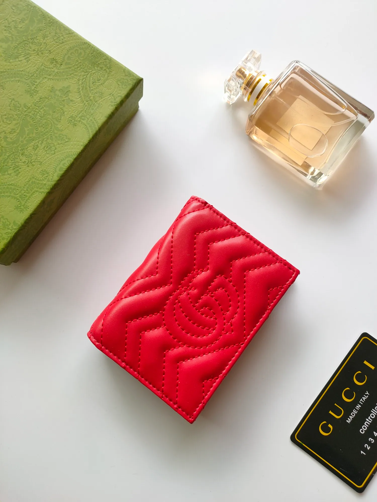 🇮🇹Gucci🅿140 original quality model: 466492 red butterfly human-shaped pattern, with exclusive supply from the entire network👛Whether it is materials, workmanship, logo, coding, wiring, every detail fully expresses the wonderful connotation of Gucci👜👜💯Quality assurance, no worries after sales, 💯Original materials! 💯Real shot📷👉The quality can be seen in the picture😘😘. Size: 11*9*3.