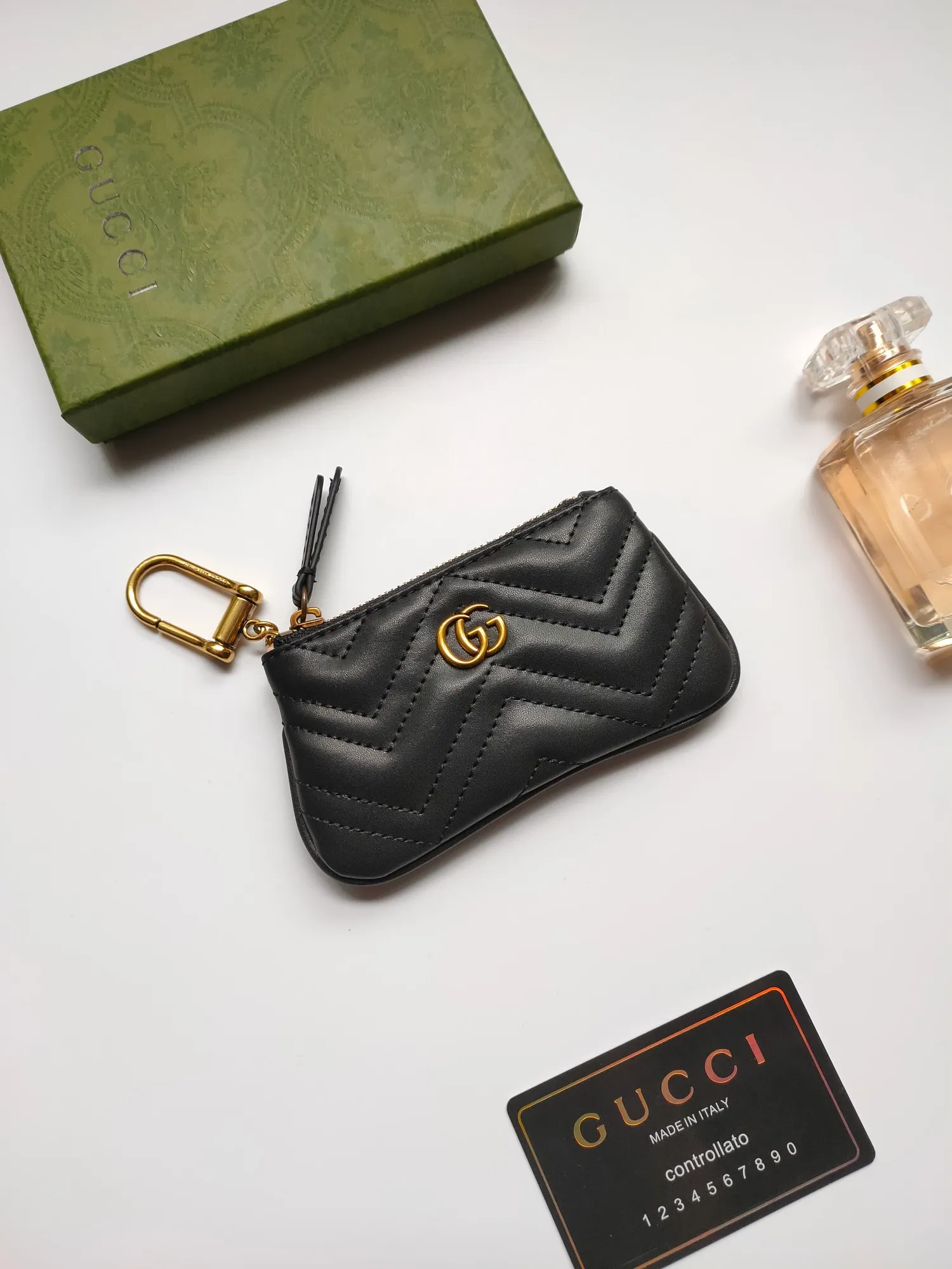 ￥130 GUCCI’s new small coin purse ~ lipstick bag🧃🧃 is made of imported calfskin with embroidered wavy pattern, 🧃🧃 matched with exquisite original factory bronze double G hardware 🧃🧃, flexible and unique hook buckle, small and exquisite, great effect, model: 671773, color: black, bright red, nude pink, size: 12.5x7x1.5cm