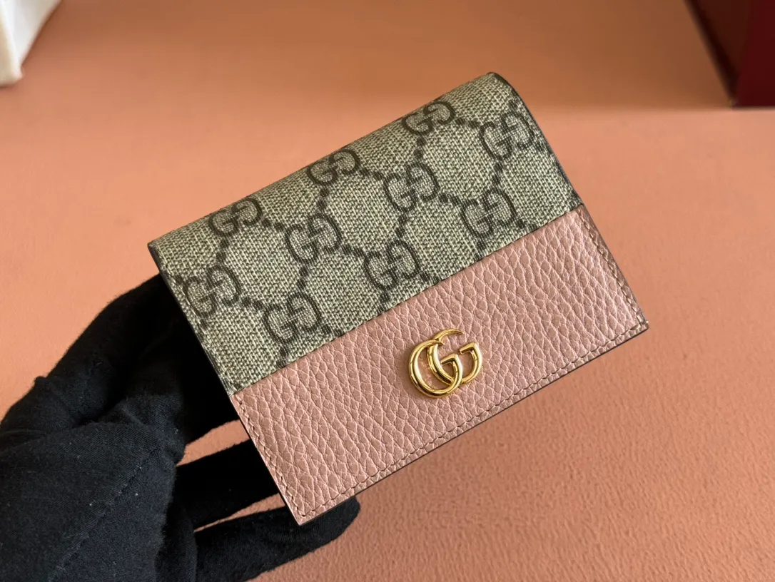 p400. 💋💋💋【Original leather accessories🌈(Cdfmall Sanya Duty Free Store Handbag)🔥🔥Have you got this addictive beautiful bag? GG Marmont series, ‼️elegant and exquisite design has captured the hearts of many girls! It is also a must-have versatile item for global experts! Super awesome! Model: 658610. Size: 11*8, 2.5cm.
