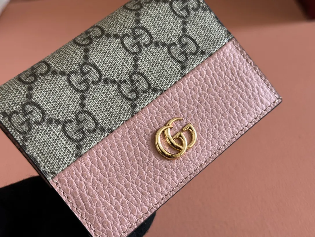 p400. 💋💋💋【Original leather accessories🌈(Cdfmall Sanya Duty Free Store Handbag)🔥🔥Have you got this addictive beautiful bag? GG Marmont series, ‼️elegant and exquisite design has captured the hearts of many girls! It is also a must-have versatile item for global experts! Super awesome! Model: 658610. Size: 11*8, 2.5cm.