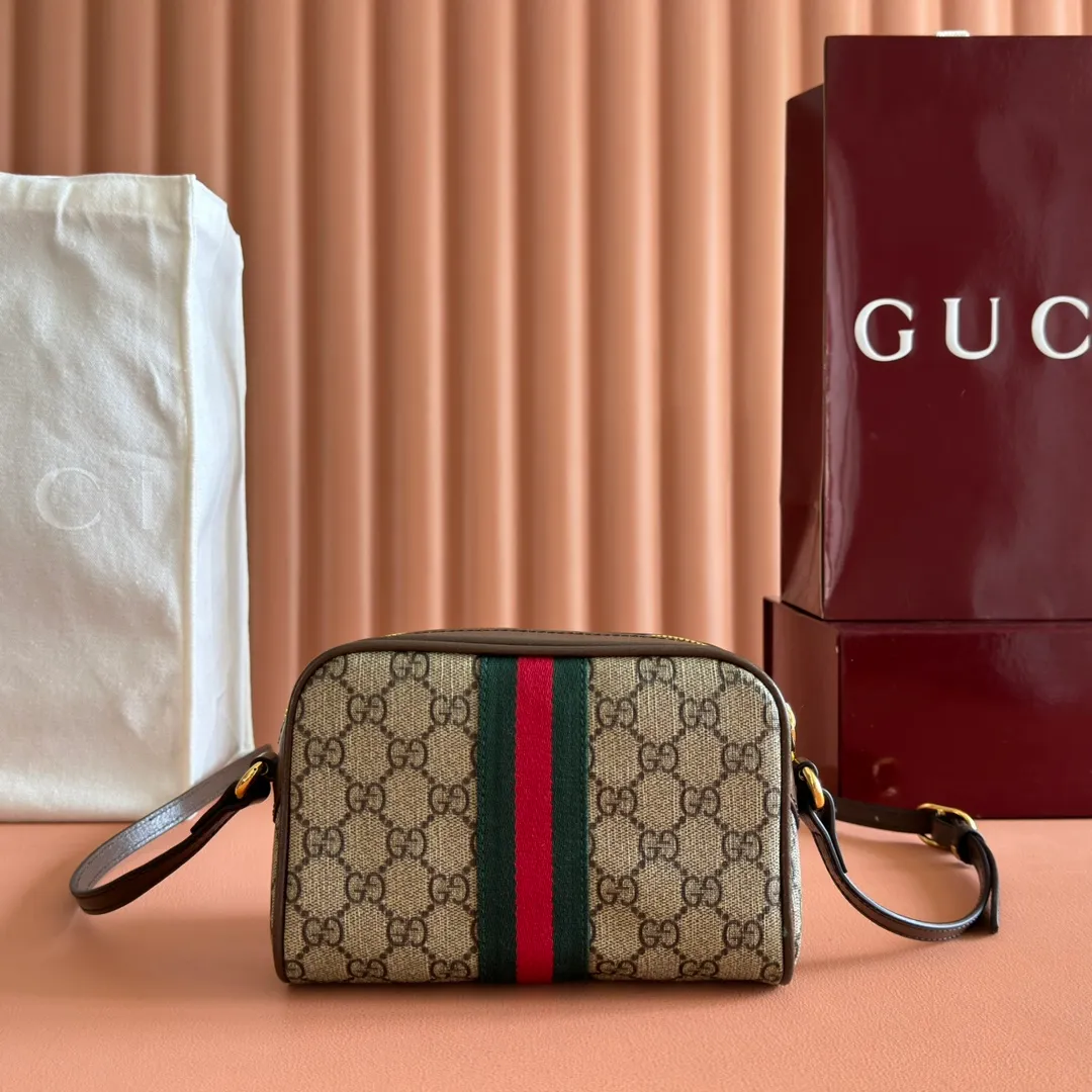 p800. 💋💋💋"With full set of original counter packaging" [New] Ophidia series ultra-mini shoulder bag The Ophidia series' iconic double G design and striped webbing elements inject new ideas into the 2025 early spring series, presenting new sizes and styles, and reinterpreting various designs such as handles and shoulder straps. This ultra-mini bag in beige and dark brown can be worn over the shoulder, allowing it to be worn in a variety of ways. Model: 816359. Dimensions: 18 (length) x 14 (width) x 5 (thickness) Color: brown leather/original leather. Made in Italy