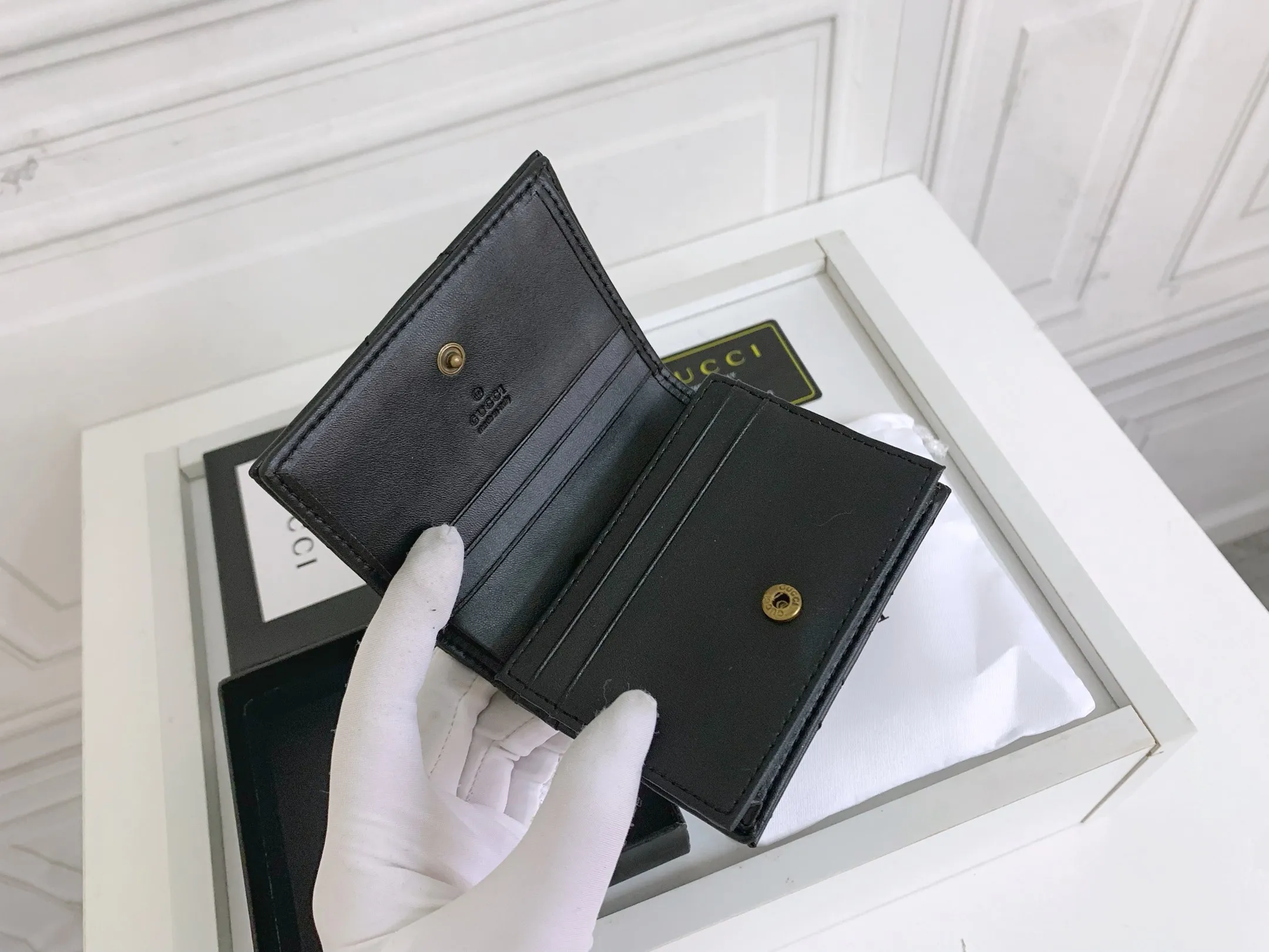 💰150 💎 Top original leather #black❤️ New model from GUCCI, counter quality, original single leather, real shot. 2021 Early Autumn New Style🔥 GG Marmont Series❣ Flip-top card holder😘 Made of soft quilted V-shaped leather 👍 Refined with top overseas hardware😍! Model: 466492 Size: 11x8.5x3cm.