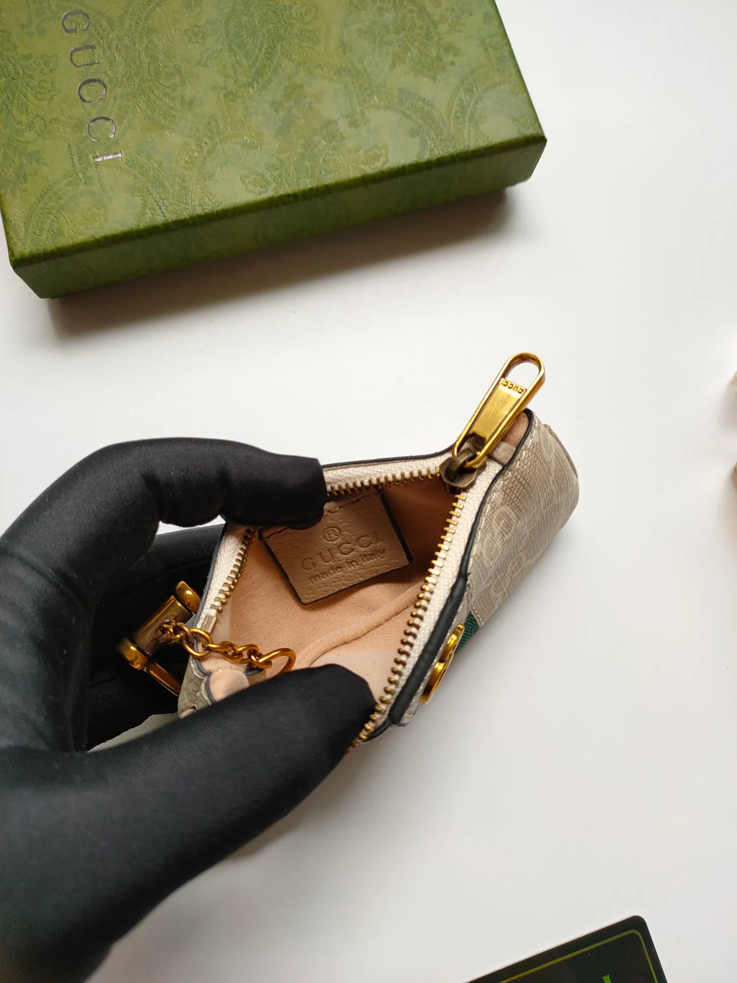 💰130💰 Brand new small coin purse~The lipstick bag is made of Gucci special canvas PVC with red and green webbing, with exquisite original factory bronze double G hardware and flexible and unique hook buckles. It is small and exquisite, but has great effect. Model: 671722, size: 12.5x7x1.5cm