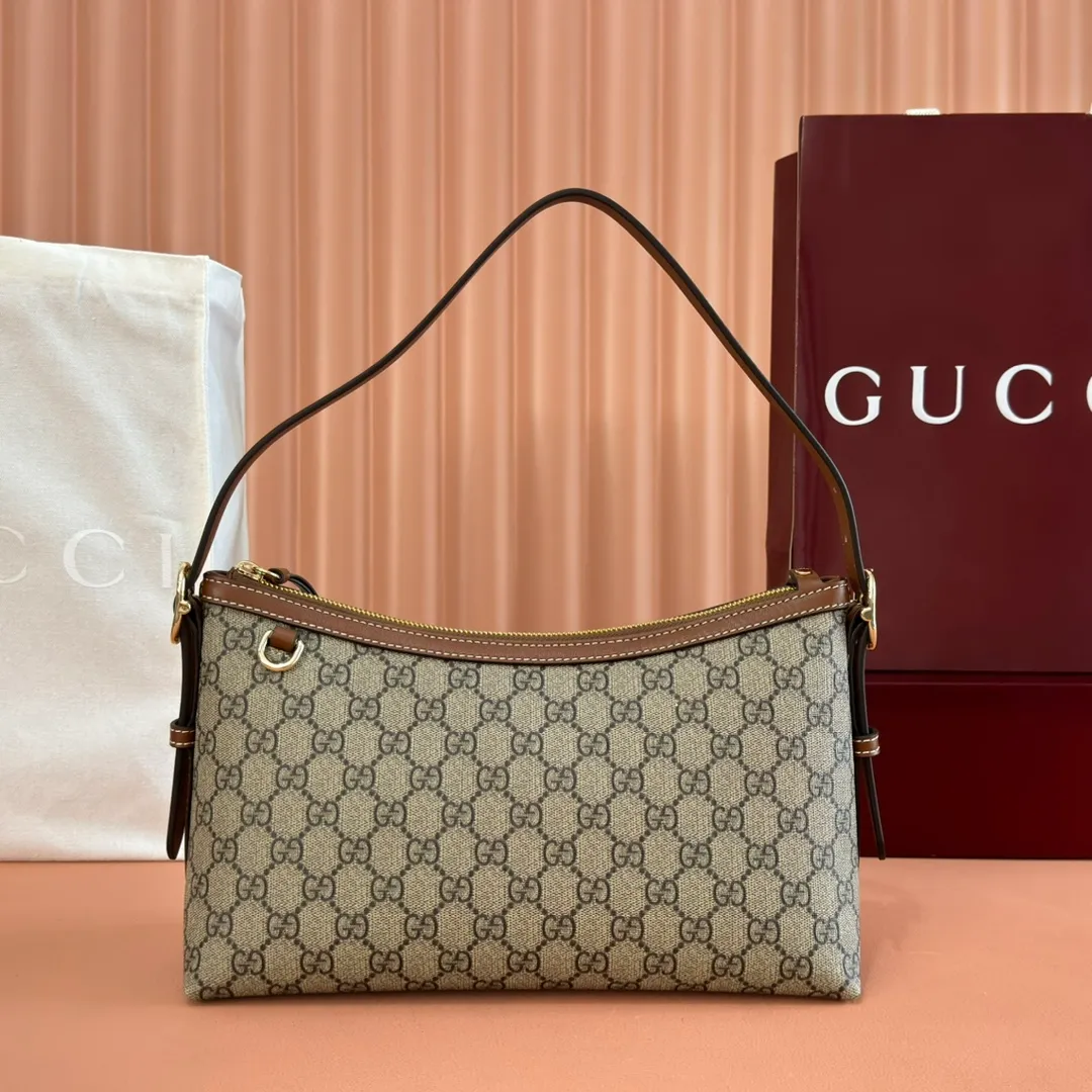 p1040. 💋💋💋 Comes with a full set of original counter packaging [New Product] 2025 Autumn and Winter Series, the GG Emblem series reinterprets the brand's timeless elegance and exquisite craftsmanship. This shoulder bag is crafted in GG beige and dark brown, showing its exquisite texture. Beige and dark brown GG monogram coated fabric Light gold tone hardware Red and green webbing Cotton lining The bag pictured is sold separately and does not come with the bag charm. Interior: Zippered pocket Adjustable leather shoulder strap: Height: 16 cm - 26 cm; Length: 72 cm Zipper closure Ident: 847449. Dimensions: 30cm (width) x 19cm (height) x 11cm (depth) Weight: approx. 0.45kg Color: Brown/PVC. Made in Italy