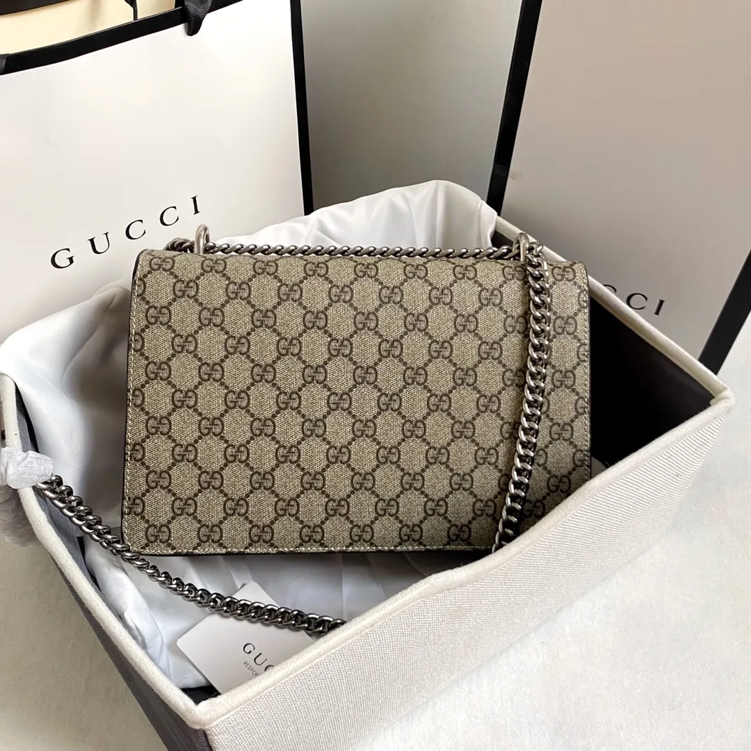 Upgraded version of real shot #💰320 Model: 400249 Size: 28x18x9cm 𝙂𝙪𝙘𝙘𝙞 𝘿𝙞𝙤𝙣𝙮𝙨𝙪𝙨 Bacchus 280,000 evergreen model is so popular. Dionysus can be said to be Xiaogu's turnaround. It has been around for several years, but its status is still standing. The biggest advantage is that it is wear-resistant. It is really super durable. You can throw it away and use it casually. It is made of presbyopic material that is durable and relatively thick, so it is not as tender as lambskin or calfskin. Presbyopia is the symbol of Xiaogu. It can be matched with any clothes. It will never go wrong and there is no need to question its capacity.