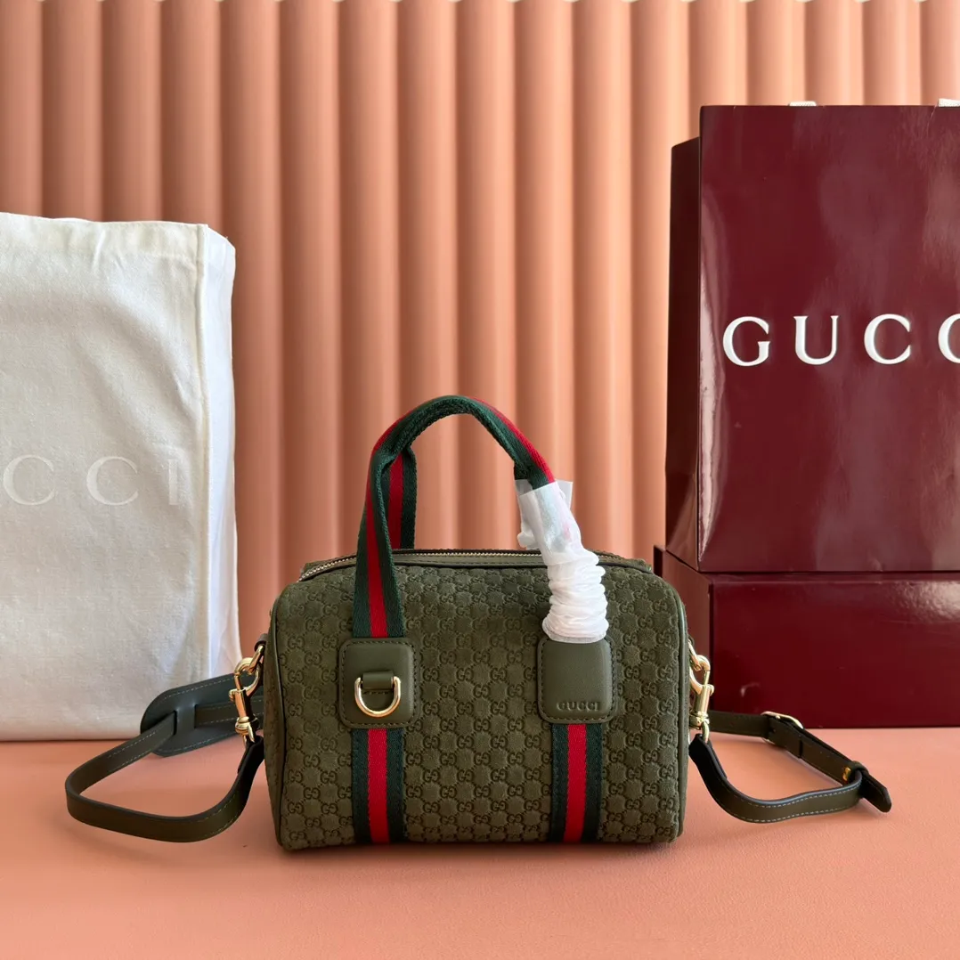 p1080💋💋💋. "With full set of original counter packaging" [New Product] Inspired by Gucci's iconic travel bag silhouette, the brand launched the Mini GG handbag. This handbag is crafted from soft GG presbyopic canvas and is equipped with web handles and a detachable shoulder strap. It reinterprets the brand's classic elements and pays homage to Gucci's proud travel tradition. Beige and dark brown GG monogram coated fabric Ankara red leather trim Light gold tone hardware Green linen cotton blend lining Carry handles (10cm high) Detachable and adjustable leather shoulder strap (50cm high; Length: 101.5cm) Model number: 859975. Dimensions: 20cm (W) x 13cm (H) x 13cm (D) Weight: approx. 0.4kg Colour: Brown cloth/PVC. Made in Italy