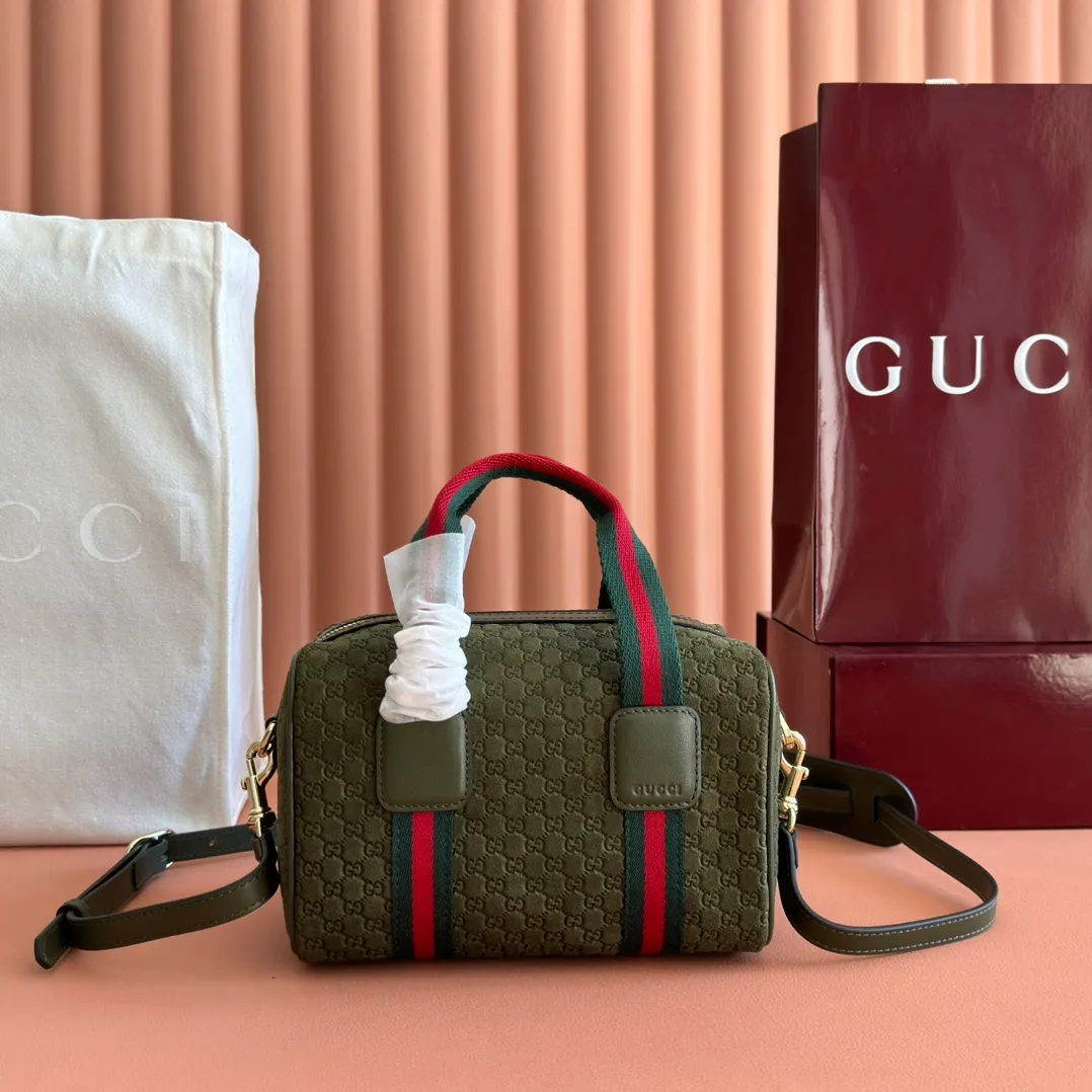p1080💋💋💋. "With full set of original counter packaging" [New Product] Inspired by Gucci's iconic travel bag silhouette, the brand launched the Mini GG handbag. This handbag is crafted from soft GG presbyopic canvas and is equipped with web handles and a detachable shoulder strap. It reinterprets the brand's classic elements and pays homage to Gucci's proud travel tradition. Beige and dark brown GG monogram coated fabric Ankara red leather trim Light gold tone hardware Green linen cotton blend lining Carry handles (10cm high) Detachable and adjustable leather shoulder strap (50cm high; Length: 101.5cm) Model number: 859975. Dimensions: 20cm (W) x 13cm (H) x 13cm (D) Weight: approx. 0.4kg Colour: Brown cloth/PVC. Made in Italy