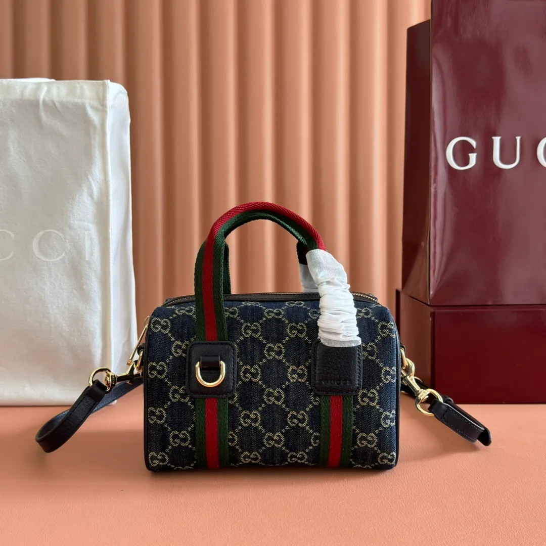 p960💋💋💋. "With full set of original counter packaging" [New Product] Inspired by Gucci's iconic travel bag silhouette, the brand launched the Mini GG handbag. This handbag is crafted from soft GG presbyopic canvas and is equipped with web handles and a detachable shoulder strap. It reinterprets the brand's classic elements and pays homage to Gucci's proud travel tradition. Beige and dark brown GG monogram coated fabric Ankara red leather trim Light gold tone hardware Green linen cotton blend lining Carry handles (10cm high) Detachable and adjustable leather shoulder strap (50cm high; Length: 101.5cm) Model number: 859975. Dimensions: 20cm (W) x 13cm (H) x 13cm (D) Weight: approx. 0.4kg Color: Denim/PVC. Made in Italy