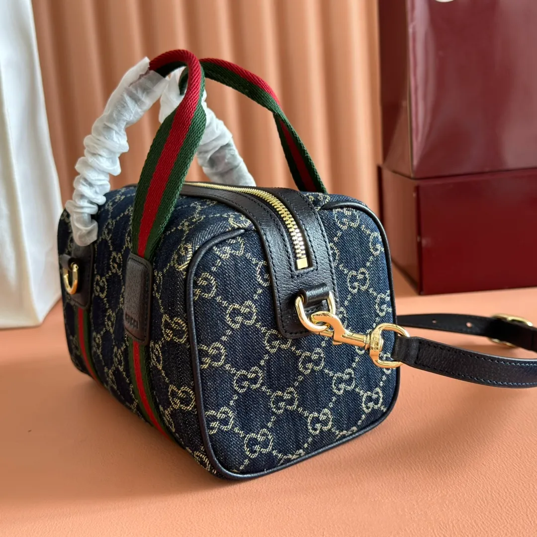 p960💋💋💋. "With full set of original counter packaging" [New Product] Inspired by Gucci's iconic travel bag silhouette, the brand launched the Mini GG handbag. This handbag is crafted from soft GG presbyopic canvas and is equipped with web handles and a detachable shoulder strap. It reinterprets the brand's classic elements and pays homage to Gucci's proud travel tradition. Beige and dark brown GG monogram coated fabric Ankara red leather trim Light gold tone hardware Green linen cotton blend lining Carry handles (10cm high) Detachable and adjustable leather shoulder strap (50cm high; Length: 101.5cm) Model number: 859975. Dimensions: 20cm (W) x 13cm (H) x 13cm (D) Weight: approx. 0.4kg Color: Denim/PVC. Made in Italy