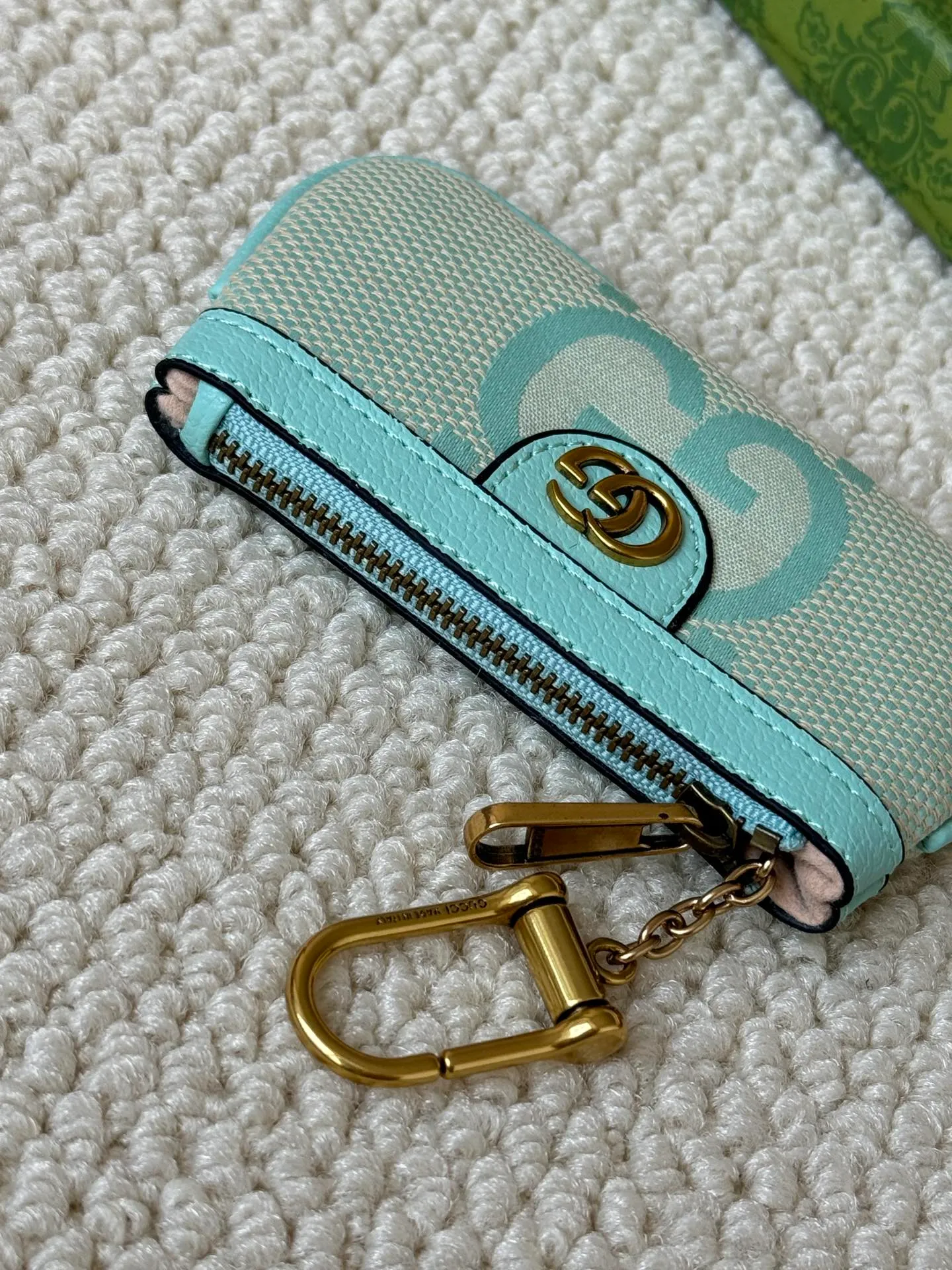 💰140 gucci new small coin purse ~ lipstick bag! Cowhide + PVC with exquisite original factory hardware! Flexible and unique hook buckle, small and exquisite, with great effect. Model: 671722, size: 12x7.5x1.5cm.