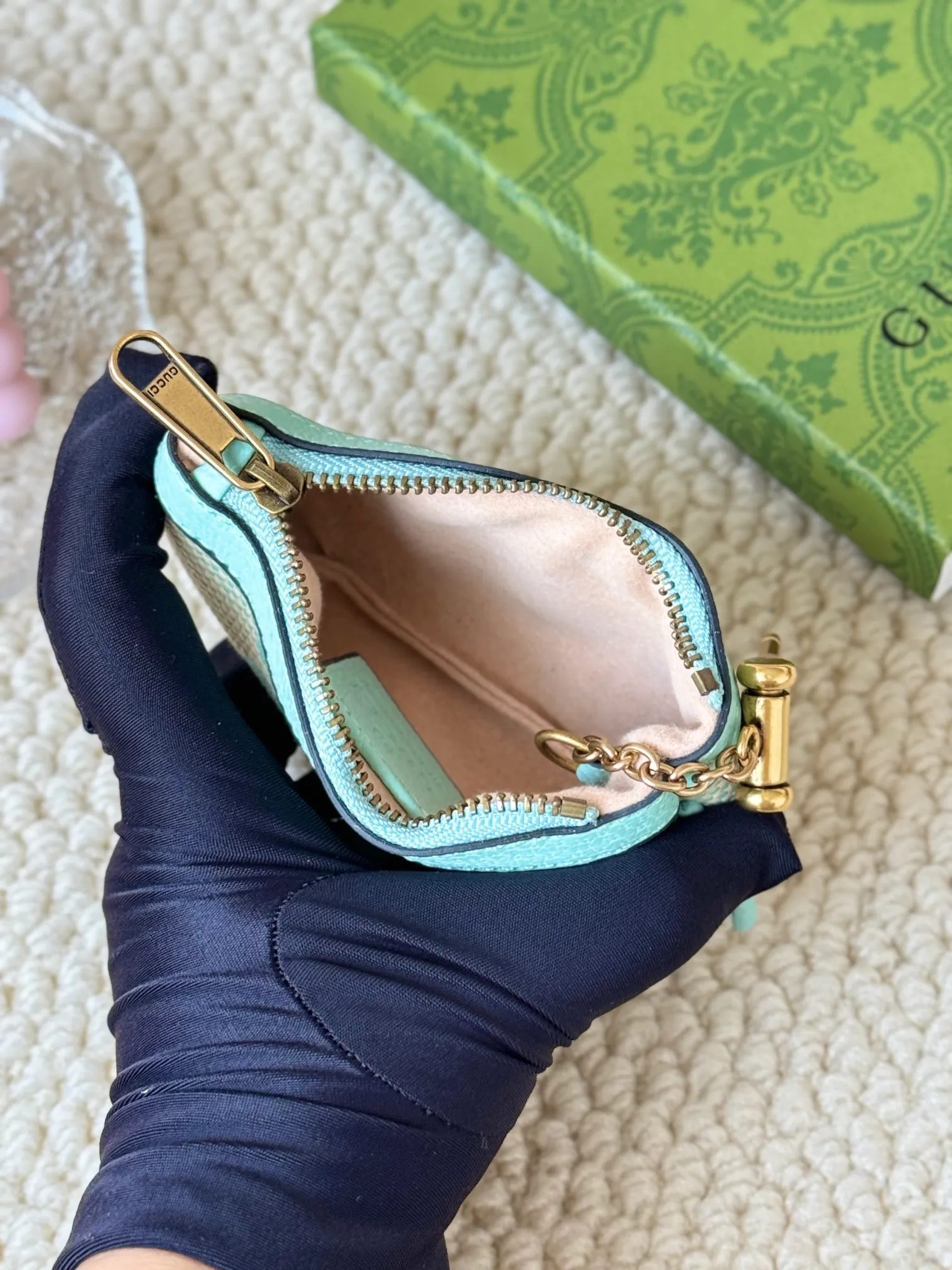 💰140 gucci new small coin purse ~ lipstick bag! Cowhide + PVC with exquisite original factory hardware! Flexible and unique hook buckle, small and exquisite, with great effect. Model: 671722, size: 12x7.5x1.5cm.