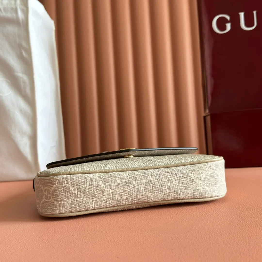 p900🔥🔥🔥[Original leather - equipped with counter packaging] The GUCCI Ophidia series continues to grow and develop, and a variety of unique shapes and materials will be launched every season. Crafted in beige and ebony GG Supreme canvas, this mini bag features Double G hardware and a webbing shoulder strap. Model 764961 is made of counter-quality imported cowhide and matched with genuine open-plate copper hardware. Dimensions-13x22x4cm