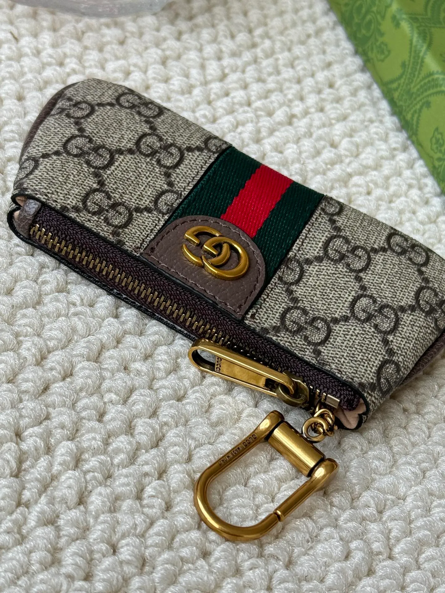 💰140 gucci new small coin purse ~ lipstick bag! Cowhide + PVC with exquisite original factory hardware! Flexible and unique hook buckle, small and exquisite, with great effect. Model: 671722, size: 12x7.5x1.5cm.