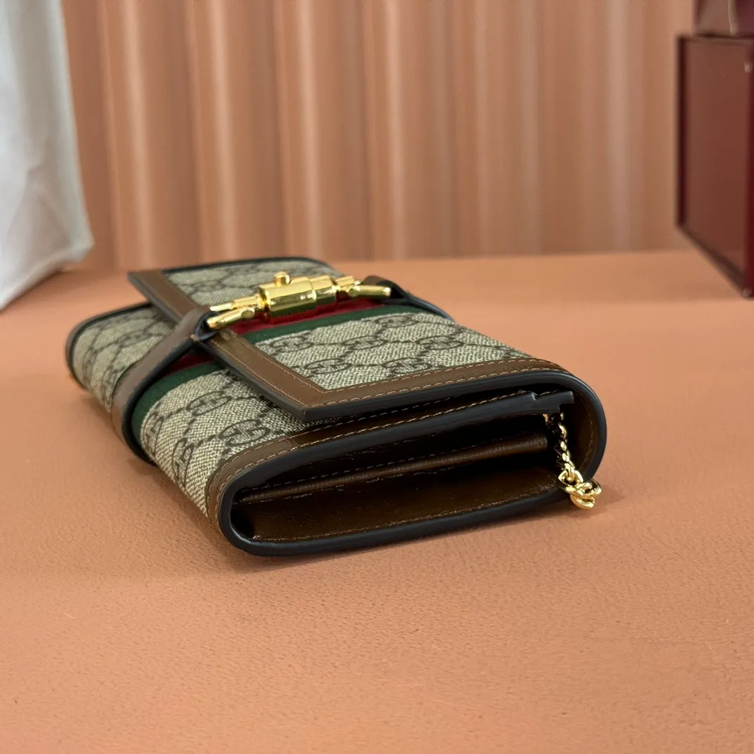 p700. 💋💋💋【Original leather accessories🌈 Equipped with full counter packaging】🔥🔥 The jackie1961 series launches a compact and noble new chain bag. The gold-toned push-lock buckle, detachable chain, and classic double G monogram denim fabric make the entire design exude elegance and timelessness. Size: 19*10*3.5. Model: 652681.