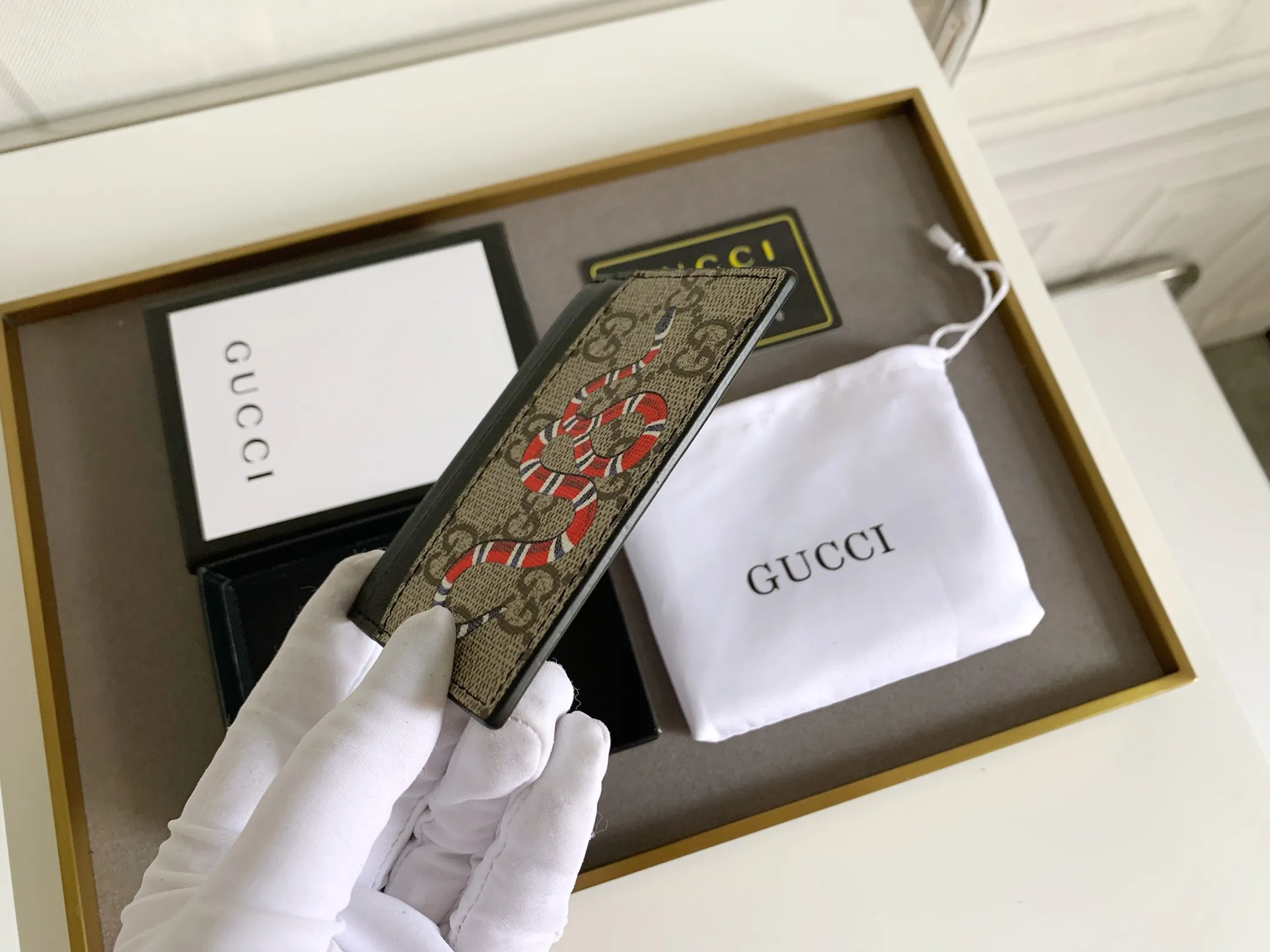 💰90 💎(Snake pattern) Top original quality, GUCCI classic popular printed card holder, exclusive background, real shot. The card holder is made of GG Supreme high-grade man-made canvas with exquisite patterns💯! Style number: 451277 Size: 10x7.5cm