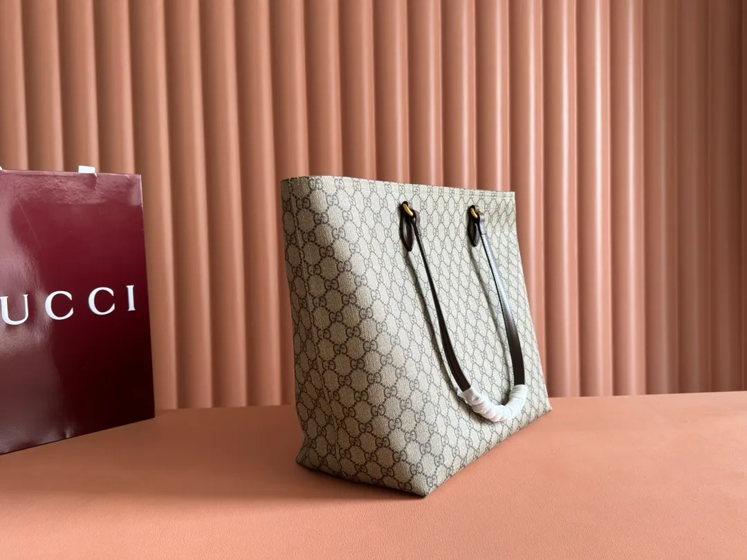 p800. 💋💋💋【gucci】‼ G Home 👉New style. The market's top exclusive goods control, special/counter quality 💯Using imported cowhide, original hardware! Exquisite workmanship. 💯Exclusive physical photos📷👉The quality can be seen in the picture👄👄😘😘. Style number: 547974. Dimensions: Width 38.5*Height 32*Side width 17. Color: brown/pvc. (Top width: 54cm)