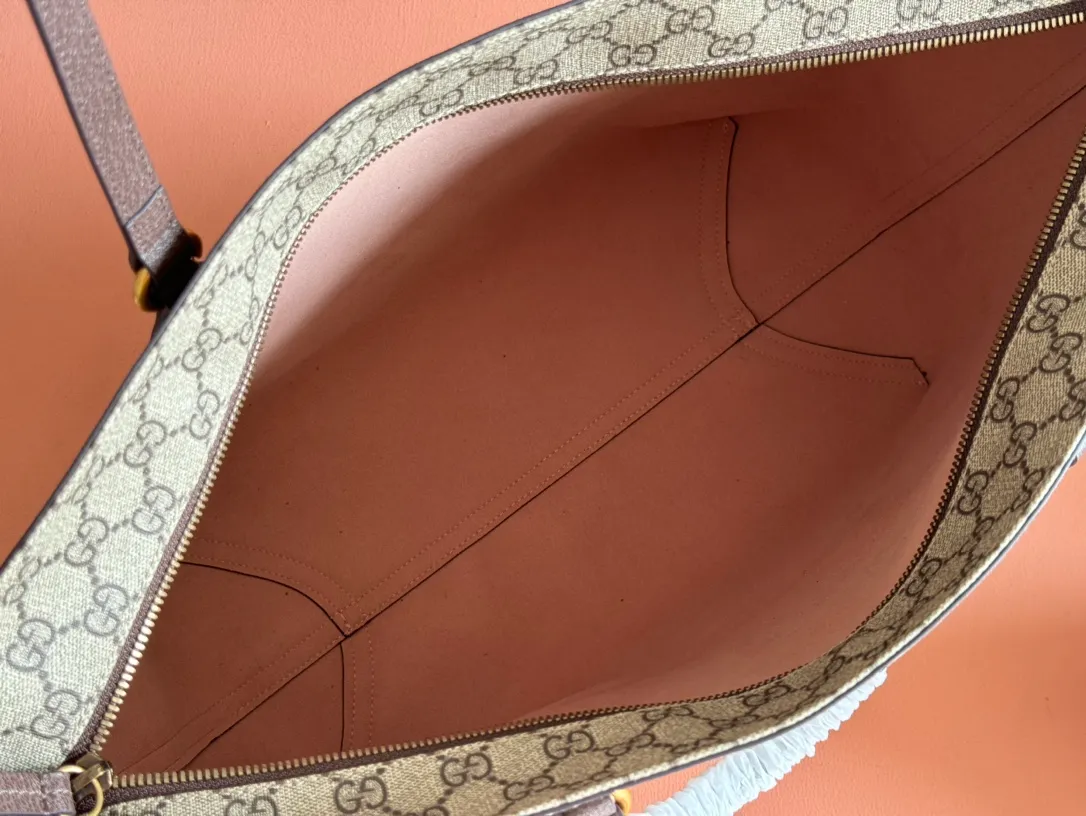 p800. 💋💋💋【gucci】‼ G Home 👉New style. The market's top exclusive goods control, special/counter quality 💯Using imported cowhide, original hardware! Exquisite workmanship. 💯Exclusive physical photos📷👉The quality can be seen in the picture👄👄😘😘. Style number: 547974. Dimensions: Width 38.5*Height 32*Side width 17. Color: brown/pvc. (Top width: 54cm)