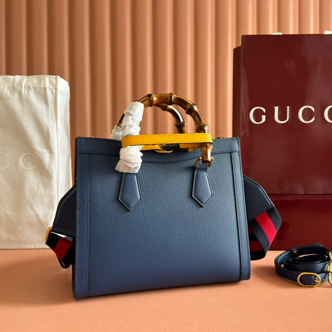 p1580. 📣📣📣【Original leather accessories🌈Full set of counter packaging】🔥🔥Small tote bag combines two recognizable brand elements, bamboo handles and double G accessories. "The blue leather material contrasts with the two khaki buckles, highlighting the smart and elegant temperament. Size: 27*24*11cm Model: 702721.