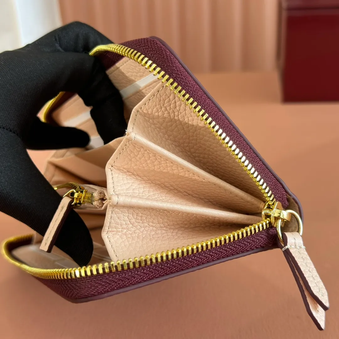 p460. 💋💋💋"With full set of original counter packaging" [New product] Full zipper wallet with small double G metal details. Exquisitely crafted from textured cow leather. Anchor red with light pink cow leather, gold metal hardware, Double G, twelve card compartments and three bill compartments, zippered coin pocket, full zipper closure, weight: approx. 0.23 kg, model number: 456117. Dimensions: 10.5cm (Length) x 19cm (Width) x 2cm (Thickness) Color: Anchor Red/Light Pink. Made in Italy