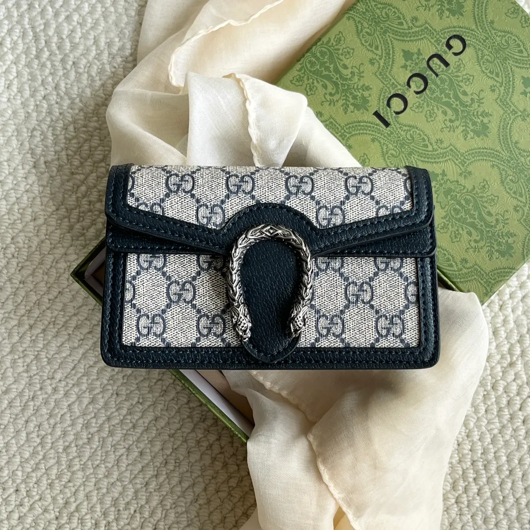 Actual shot #💰260 with box Model: 476432 Blue glue Size: 16.5x10x4.5cm 𝙂𝙪𝙘𝙘𝙞 𝘿𝙞𝙤𝙣𝙮𝙨𝙪𝙨 𝙈𝙞𝙣𝙞 16.5 Xiaogujia’s entry-level small bag is recommended. It’s not worth mentioning. It’s a classic model that can be said to be the symbol of Xiaogujia. The classic mini Dionysian buckle is paired with calfskin. This bag has a very high appearance rate. It is simply a tool for daily wear and is very popular on the street❗️