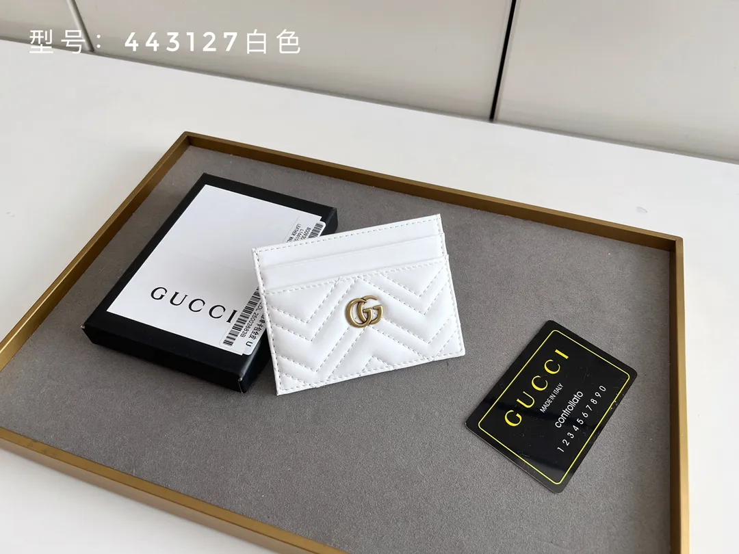 💰100 top original 💎 Full card bag # GUCCI new women's card bag. GG Marmont card holder. Made of calfskin, quilted humanoid pattern and crafted with top-grade overseas hardware. GG Marmont card holder! Style number: 443127 full leather size: 10x7cm