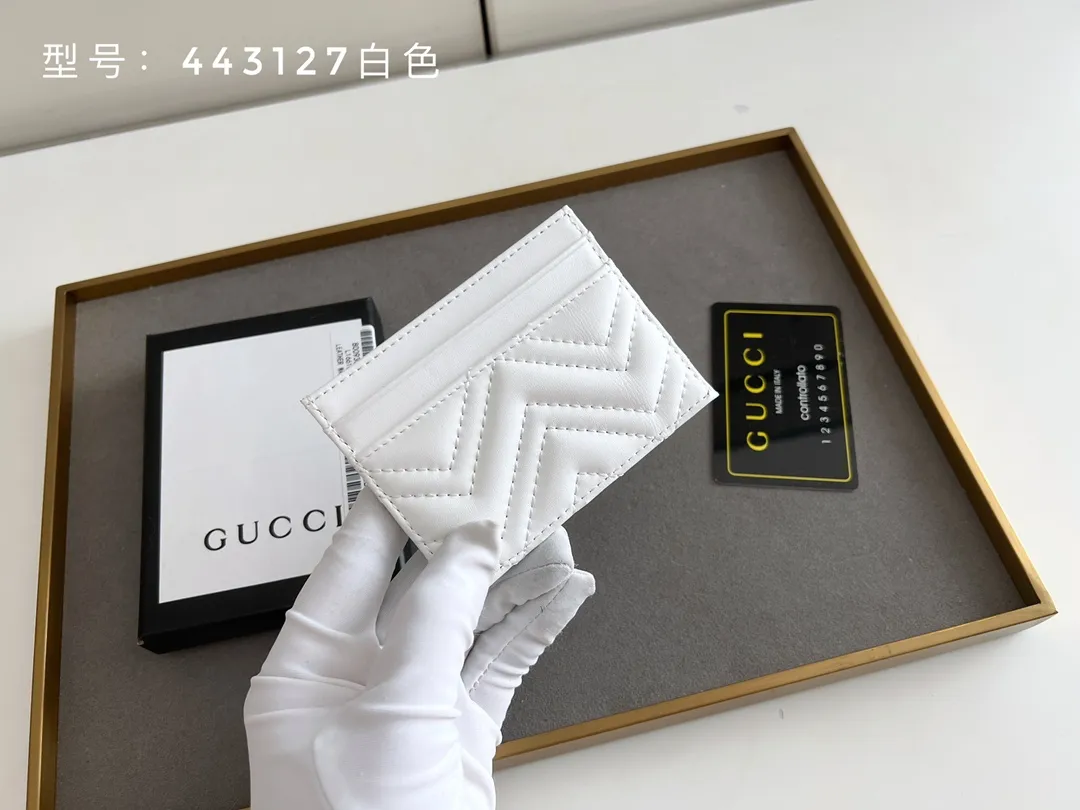 💰100 top original 💎 Full card bag # GUCCI new women's card bag. GG Marmont card holder. Made of calfskin, quilted humanoid pattern and crafted with top-grade overseas hardware. GG Marmont card holder! Style number: 443127 full leather size: 10x7cm