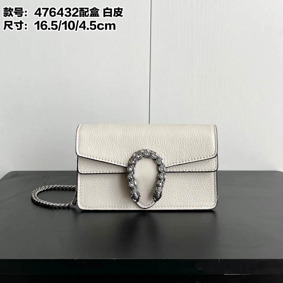 Real shot #💰280 Comes with box Model: 476432 White leather Size: 16.5x10x4.5cm 𝙂𝙪𝙘𝙘𝙞 𝘿𝙞𝙤𝙣𝙮𝙨𝙪𝙨 𝙈𝙞𝙣𝙞 16.5 Xiaogujia’s entry-level small bag is recommended. It’s not worth mentioning. It’s a classic model that can be said to be the symbol of Xiaogujia. The classic mini Dionysian buckle is paired with calfskin. This bag has a very high appearance rate. It is simply a tool for daily wear and is very popular on the street❗️
