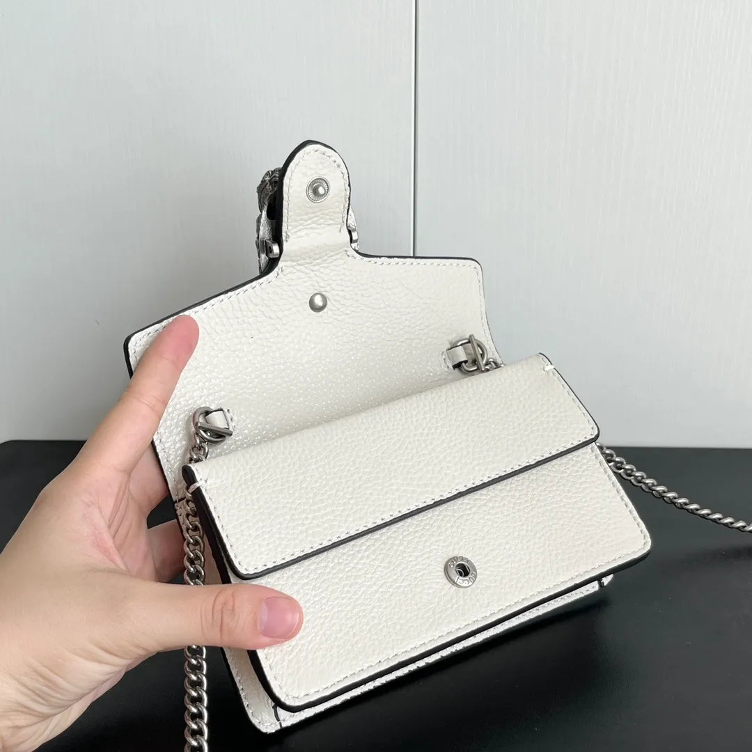 Real shot #💰280 Comes with box Model: 476432 White leather Size: 16.5x10x4.5cm 𝙂𝙪𝙘𝙘𝙞 𝘿𝙞𝙤𝙣𝙮𝙨𝙪𝙨 𝙈𝙞𝙣𝙞 16.5 Xiaogujia’s entry-level small bag is recommended. It’s not worth mentioning. It’s a classic model that can be said to be the symbol of Xiaogujia. The classic mini Dionysian buckle is paired with calfskin. This bag has a very high appearance rate. It is simply a tool for daily wear and is very popular on the street❗️
