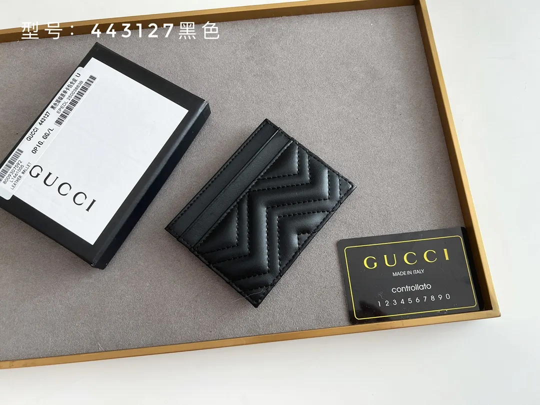 💰100 top original 💎 Full card bag # GUCCI new women's card bag. GG Marmont card holder. Made of calfskin, quilted humanoid pattern and crafted with top-grade overseas hardware. GG Marmont card holder! Style number: 443127 full leather size: 10x7cm