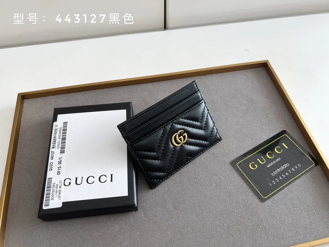 💰100 top original 💎 Full card bag # GUCCI new women's card bag. GG Marmont card holder. Made of calfskin, quilted humanoid pattern and crafted with top-grade overseas hardware. GG Marmont card holder! Style number: 443127 full leather size: 10x7cm
