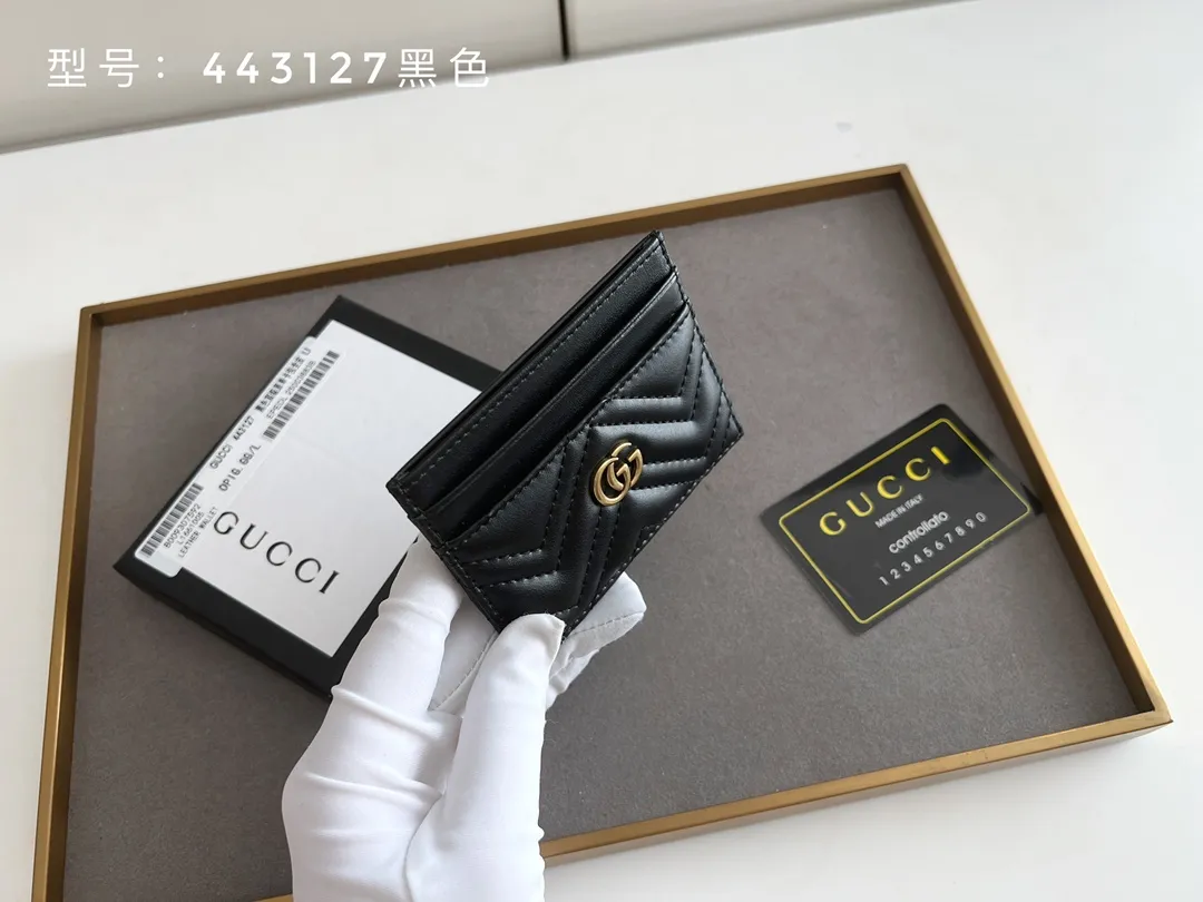 💰100 top original 💎 Full card bag # GUCCI new women's card bag. GG Marmont card holder. Made of calfskin, quilted humanoid pattern and crafted with top-grade overseas hardware. GG Marmont card holder! Style number: 443127 full leather size: 10x7cm