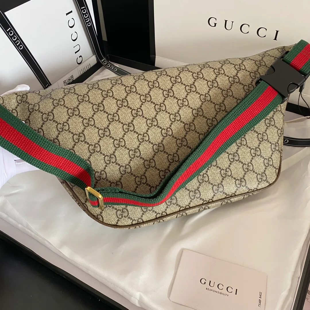 Actual shot #💰260 Model: 529711 Embroidered Universe Size: 28x18x8cm. GG ophidia Travel has always been one of the brand’s sources of inspiration. Decorated with a variety of fashionable embroidery and retro-style details such as planets. Retro airmail piping and Gucci retro logo taken from archive designs. Chest bag✅waist bag✅