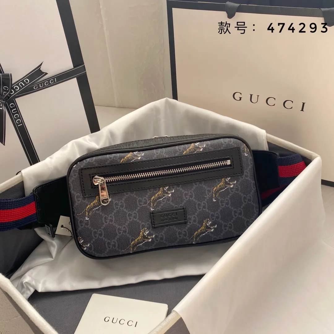 Actual shot #💰220 Style number: 474293 Size: 24*14*5.5 GUCCI men’s waist bag💪Re-engraved with heavy gold pattern👍Imported counter PVC material with first-layer cowhide replica. The leather is super soft🎊Customized counter original hardware👏YKK smooth zipper🏄🏻Perfect craftsmanship