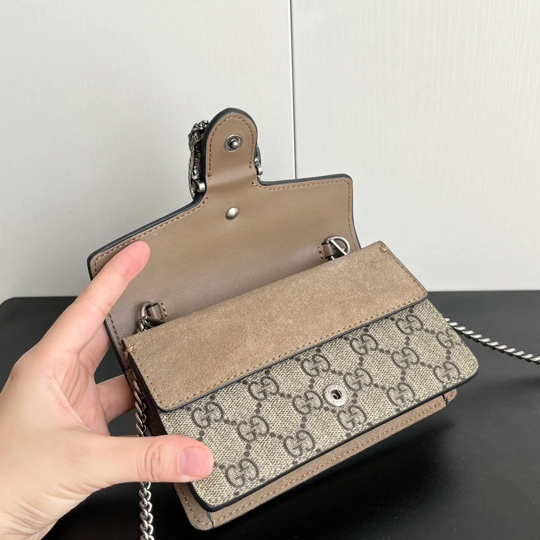 Actual shot #💰240 with box Model: 476432 Khaki Size: 16.5x10x4.5cm 𝙂𝙪𝙘𝙘𝙞 𝘿𝙞𝙤𝙣𝙮𝙨𝙪𝙨 𝙈𝙞𝙣𝙞 16.5 Xiaogujia’s entry-level small bag is recommended. It’s not worth mentioning. It’s a classic model that can be said to be the symbol of Xiaogujia. The classic mini Dionysian buckle is paired with calfskin. This bag has a very high appearance rate. It is simply a tool for daily wear and is very popular on the street❗️