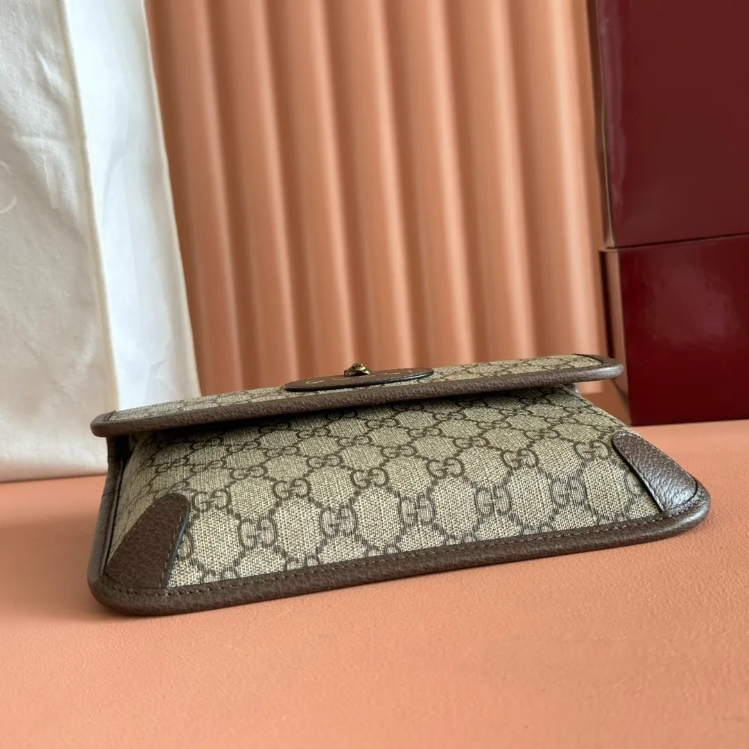 p640📣📣📣【Original leather accessories🌈Full set of packaging at the counter】🔥🔥Upgraded full copper tiger head #SESAME GG Supreme high-end man-made canvas, with retro style design. The style is trimmed in leather and can be worn around the waist, with webbing and buckles for security. Paired with classic color straps, it has been sold by major internet celebrities and its sales could circle the earth! Model 493930 Size 24*16.5*4cm Color: PVC brown