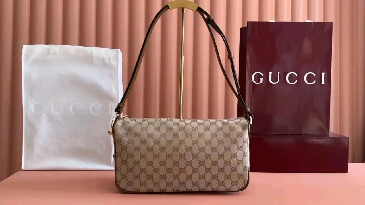 💋💋💋【New】Gucci Half Horsebit series small shoulder bag, pleated original leather is shipped, 🐍Model: 860787 Combination short video