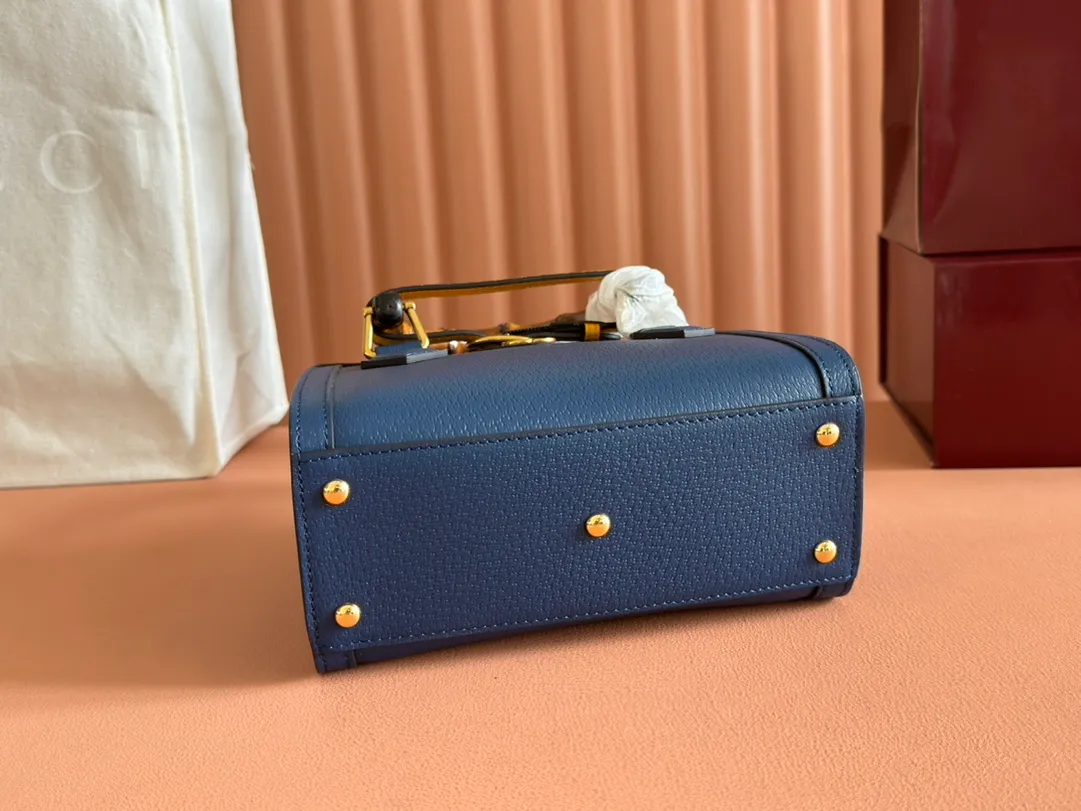p1420. 📣📣📣【Original leather with complete packaging】🔥🔥Mini tote bag combines two recognizable brand elements, bamboo handles and double G accessories. The blue leather material and two khaki buckles complement each other, highlighting the smart and elegant temperament. Mini size: 20*16*10cm Model: 702732.