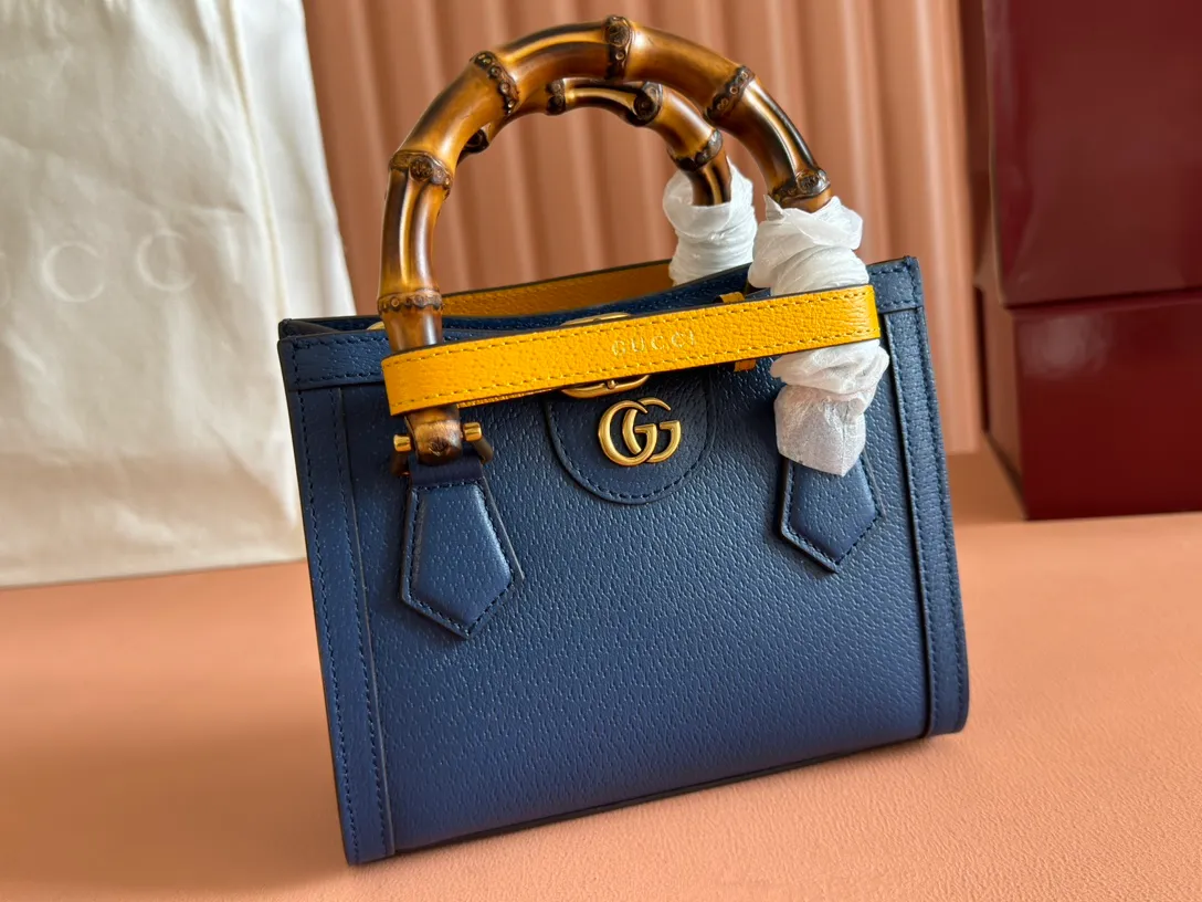 p1420. 📣📣📣【Original leather with complete packaging】🔥🔥Mini tote bag combines two recognizable brand elements, bamboo handles and double G accessories. The blue leather material and two khaki buckles complement each other, highlighting the smart and elegant temperament. Mini size: 20*16*10cm Model: 702732.