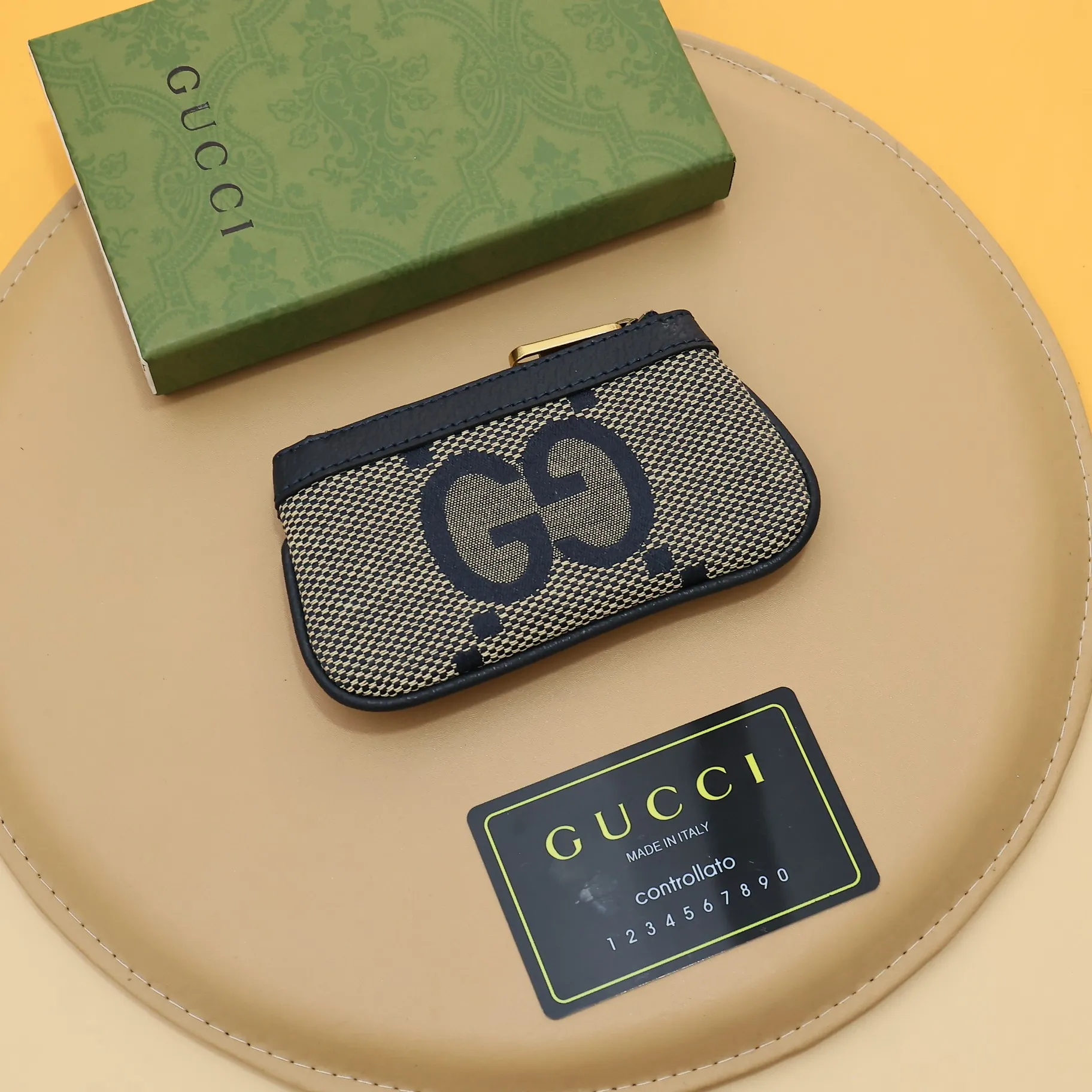 ￥140 GUCCI’s new small coin purse ~ lipstick bag🧃🧃 is made of imported calfskin with embroidered wavy pattern, 🧃🧃 matched with exquisite original factory bronze double G hardware 🧃🧃, flexible and unique hook buckle, small and exquisite, great effect, model: 671722, size: 12.5x7x1.5cm Color: blue cloth/sapphire blue U