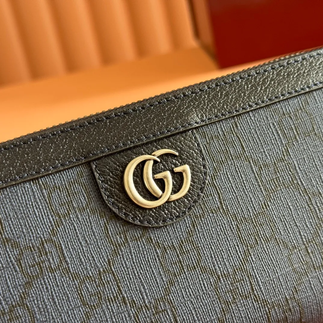 p480. 📣📣📣【Original leather accessories🌈(Cdfmall Sanya Duty Free Store Handbag)🔥🔥 The Ophidia series wallet combines the iconic double G details with the gray and black GG Supreme canvas, paying tribute to the origin of the Gucci brand through timeless matching techniques. This accessory echoes the endless retro sentiment of the Ophidia series items. Model: 706844 Size: 19*10.5*2.5 Color: blue leather/PVC.