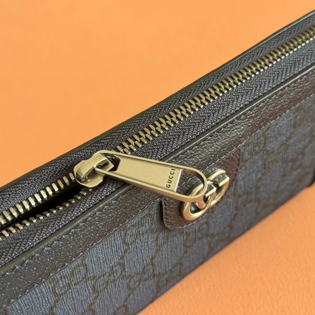 p480. 📣📣📣【Original leather accessories🌈(Cdfmall Sanya Duty Free Store Handbag)🔥🔥 The Ophidia series wallet combines the iconic double G details with the gray and black GG Supreme canvas, paying tribute to the origin of the Gucci brand through timeless matching techniques. This accessory echoes the endless retro sentiment of the Ophidia series items. Model: 706844 Size: 19*10.5*2.5 Color: blue leather/PVC.